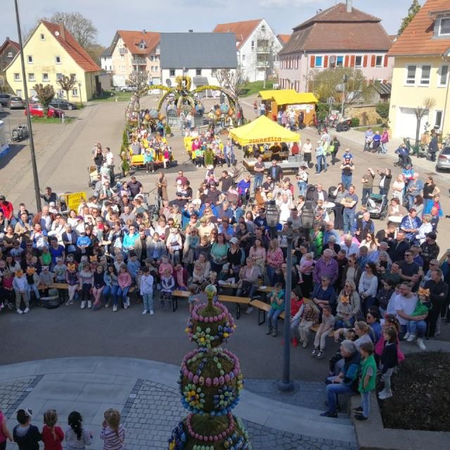Stimmungsvolle Eröffnung des 23. Schechnger Osterbrunnens