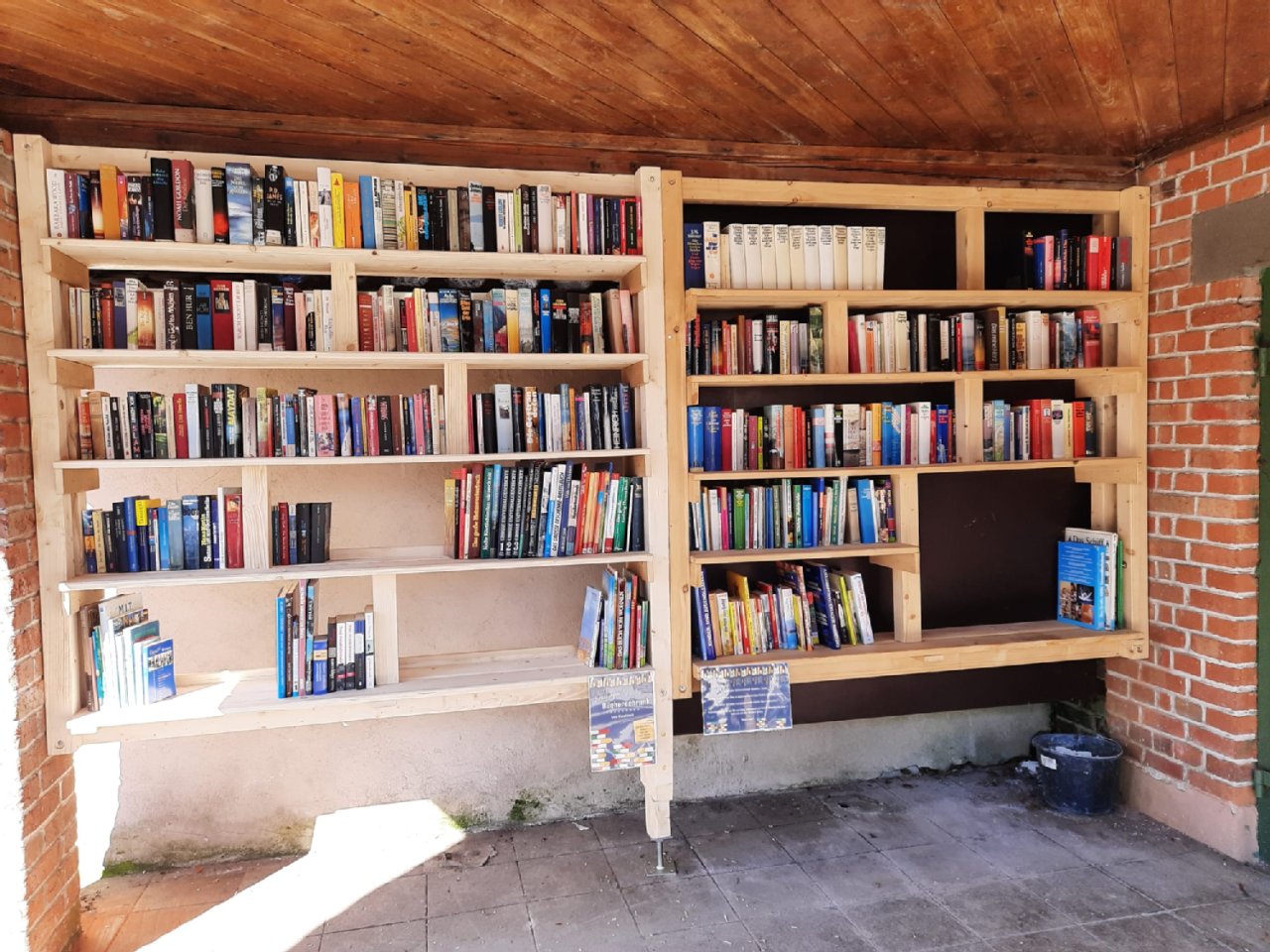 Schechinger Bücherregal